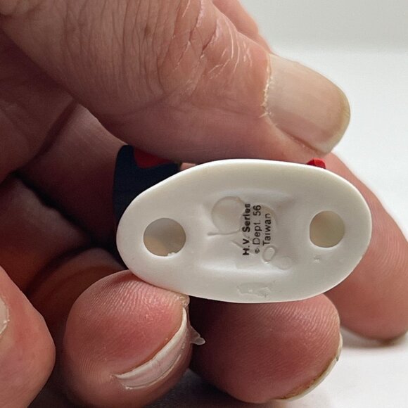 Dept 56 Caroling With The Cratchit Family, Caroler, Dickens Loose Figurine - Picture 6 of 6